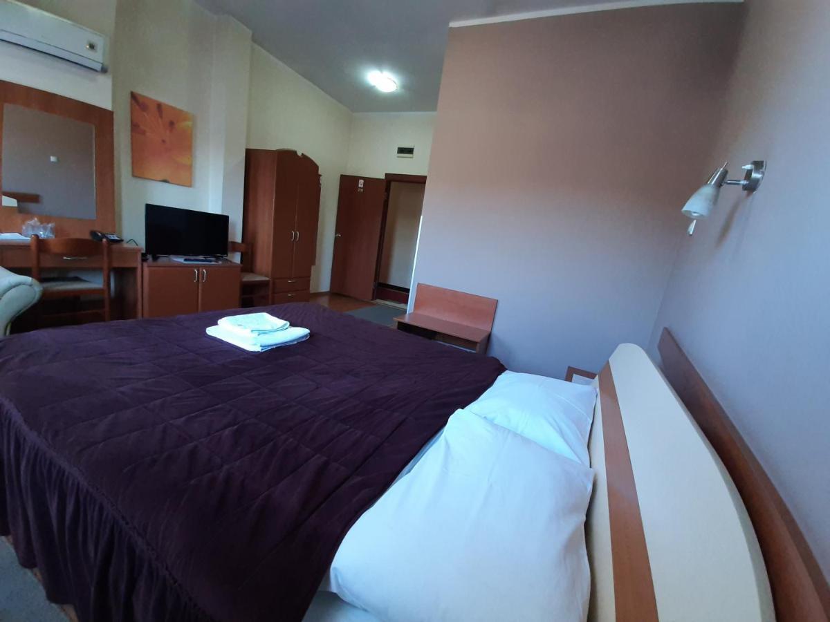 Sin-Kom Hotel Garni Pirot Exterior foto